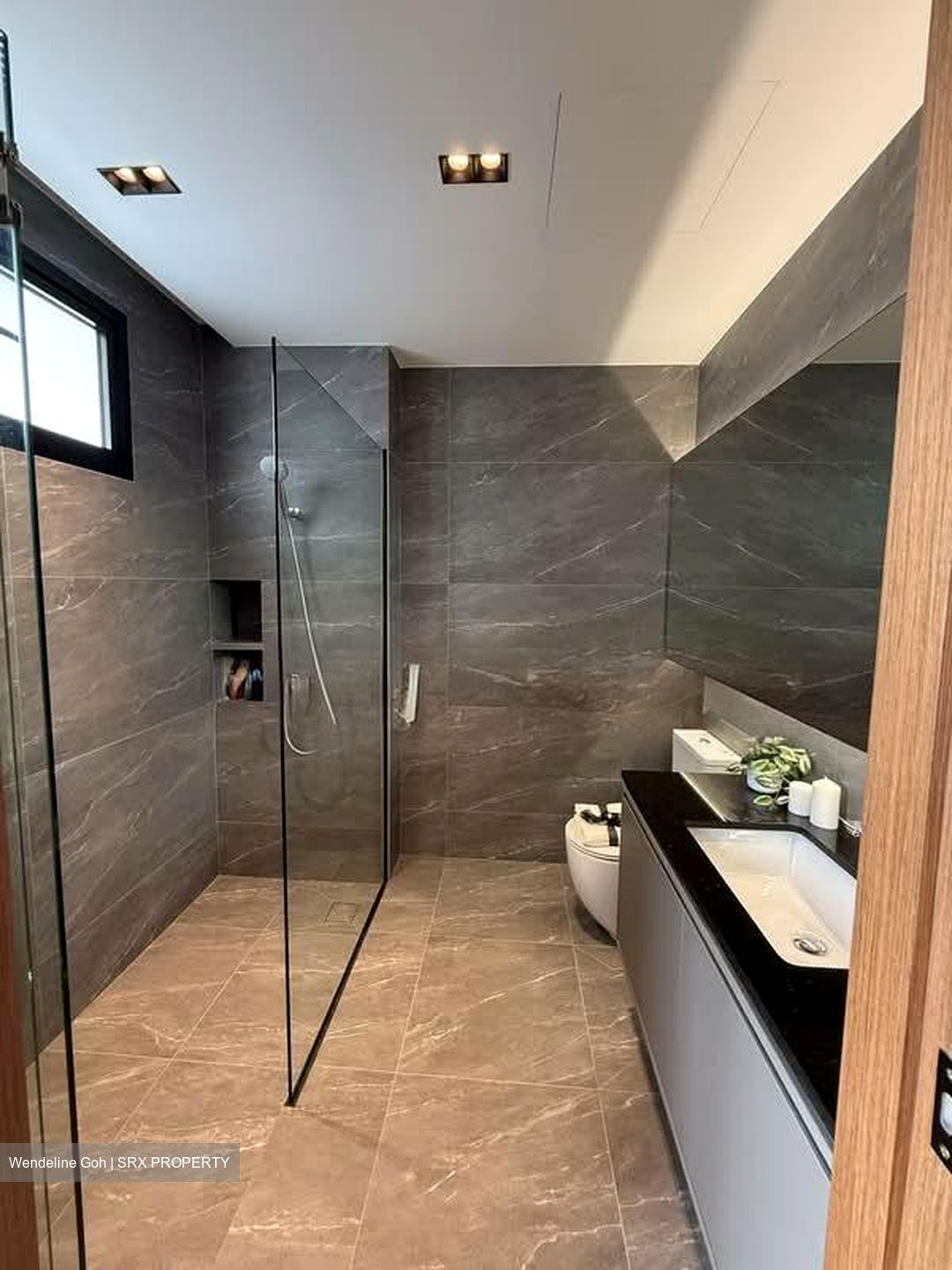 Sembawang Straits Estate (D27), Terrace #581117011